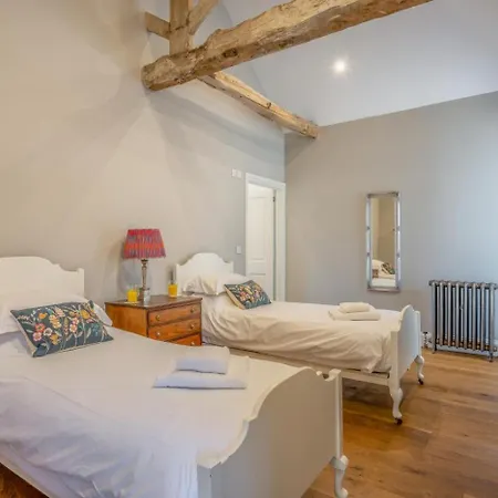 2 Bed In Oc-h31799 Ferienhaus