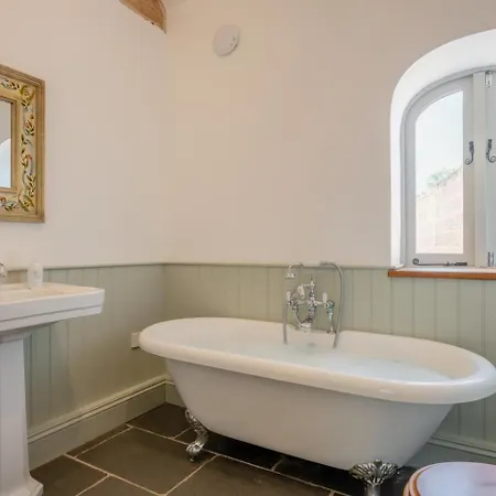 2 Bed In Oc-h31799