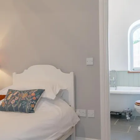 2 Bed In Oc-h31799 Kirkby Fleetham