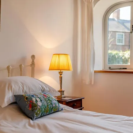 2 Bed In Oc-h31799 Ferienhaus *